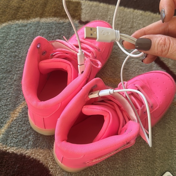 Hot pink light up hightops - Picture 4 of 9